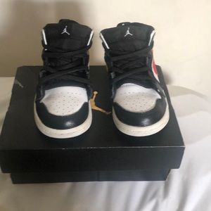 Pre owned Jordan 1 mid BT 9C